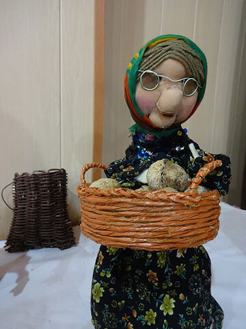  همزمان با اولین روز از دهه مبارک فجر: نمایشگاه عروسک‌های بومی-محلی در بانه افتتاح شد