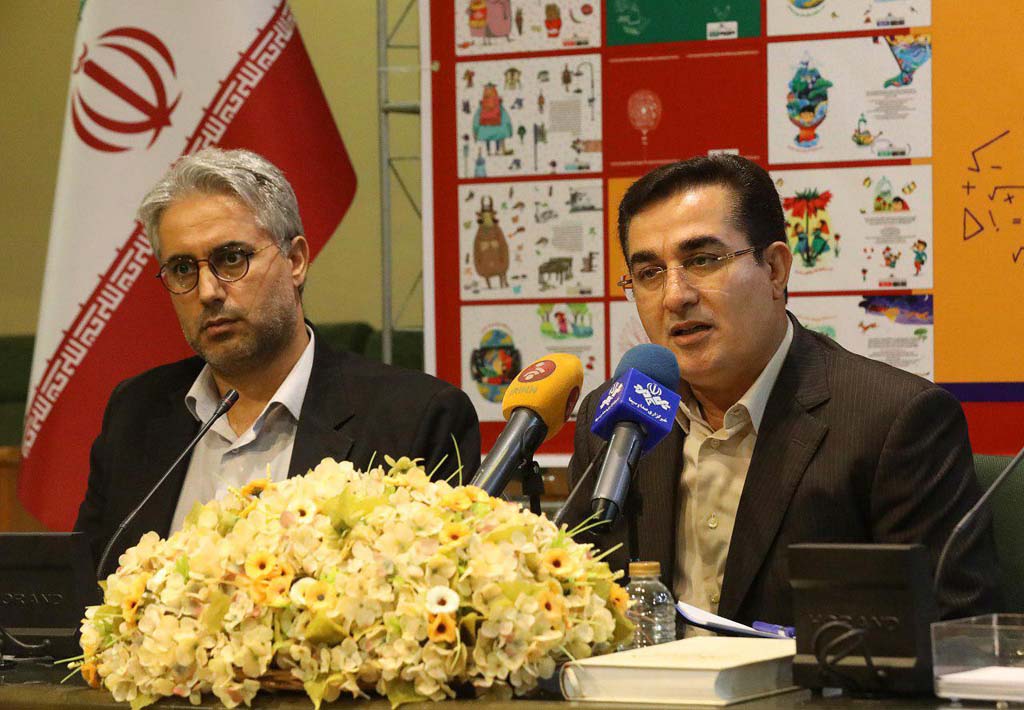 فريدون واحدي معاون توسعه و مديريت منابع/ عکس از يونس پناهي راهاندازی فروشگاه اینترنتی محصولات کانون تا پایان سال جاری