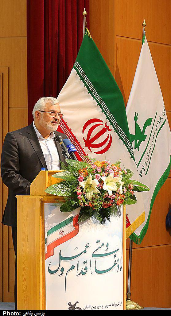 عليرضا حاجيانزاده، مديرعامل کانون راهاندازی فروشگاههای سیار کتاب کانون برای حضور در مدارس